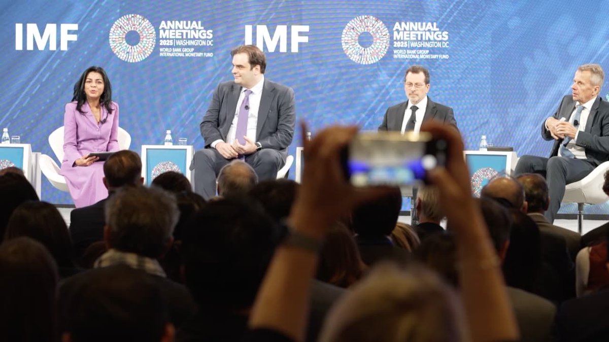 Με τον Υπουργό Οικονομικών της Εσθονίας Jurgen Ligi, τον Υπουργό Ψηφιακής Διακυβέρνησης του Λιβάνου Kamal Shehadi και την Αναπλ. Διευθύντρια Δημοσιονομικών Υποθέσεων του ΔΝΤ Era Dabla-Norris συζητήσαμε για τις προκλήσεις της ψηφιοποίησης της Οικονομίας &amp; της Τεχνητής Νοημοσύνης.