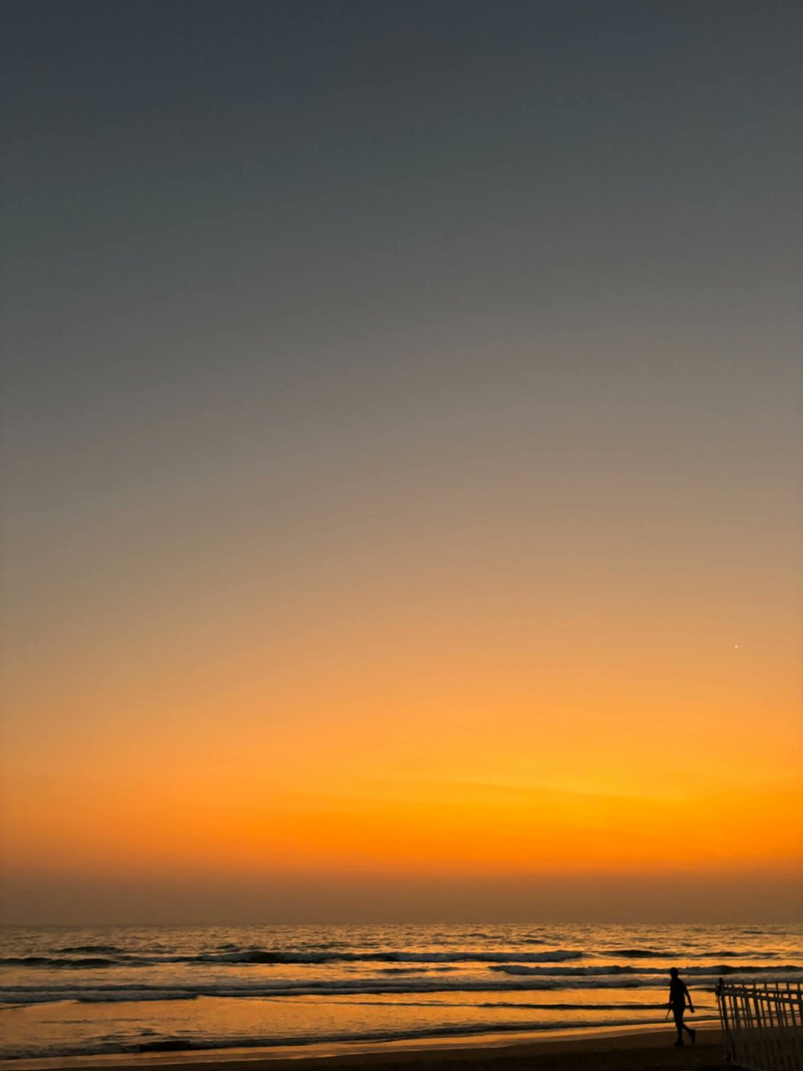 ze_rusty's tweet image. Sleep in the DARK (no 400-700nm light)

Heal Mitochondria in the RED (600-3100nm)

See the AM sunlight with UV-A (320-400nm) and IR-A (700-1400nm)  to build Solar callus, melatonin, dopamine &amp;amp; your pituitary hormones naturally.

Get the mid-day UV-B sun (280-320nm) to build your…