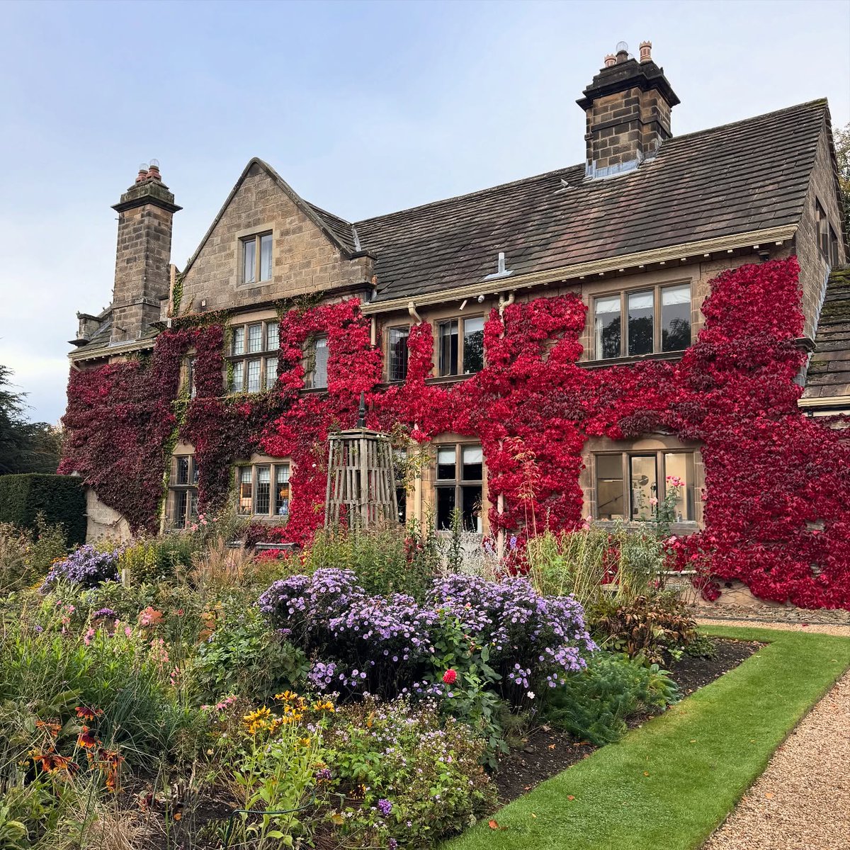 Join us for a relaxed lunch from Thursday to Sunday. 

Whether it’s a light bite or a long, lazy lunch, our menus are designed for you to enjoy as little or as much as you like. Make the most of your visit and unwind by the fire or explore our beautiful gardens🔥🍂 #Lunch #Baslow
