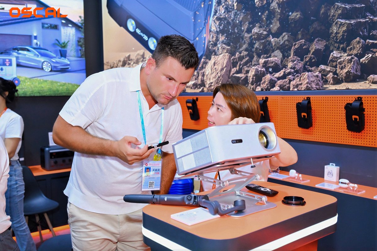 OscalJapan's tweet image. 🌟広州交易会3日目も、熱気はそのまま！
まだお越しいただけていない方も、見どころはたくさんあります。
ぜひ会場でOSCALの最新製品を実際に体験してください💪

📍ホール：6.1、ブース番号：G21-22
📅開催期間：2025年10月15日〜19日
🏛️会場：広州交易会コンプレックス

#OSCAL #第138回広州交易会…