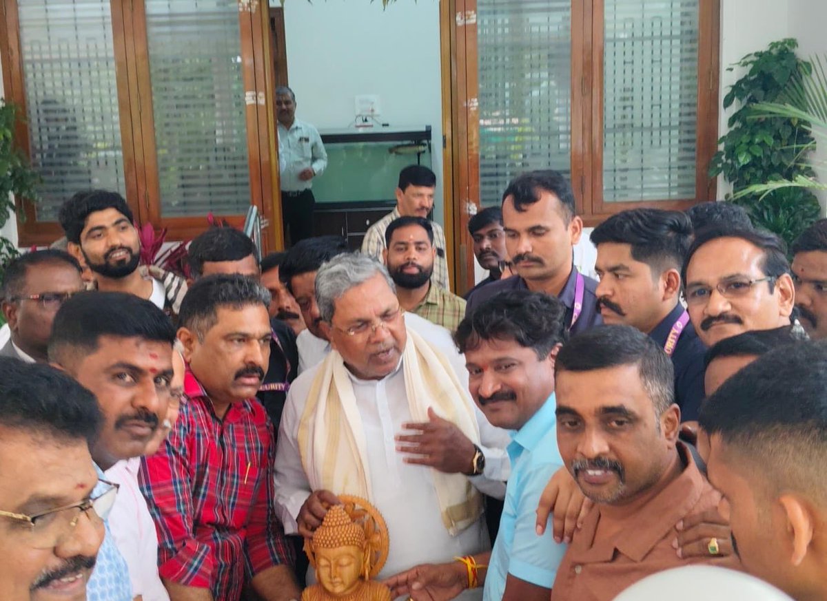KAMSKARNATAKA's tweet photo. @Madhu_Bangarapp Thank you so much for providing equality for poor, underprivileged, economically weaker section minority upholding &amp; level playing opportunity between boards.  https://t.co/DTRCS97m7I https://t.co/n51XXUaOxW