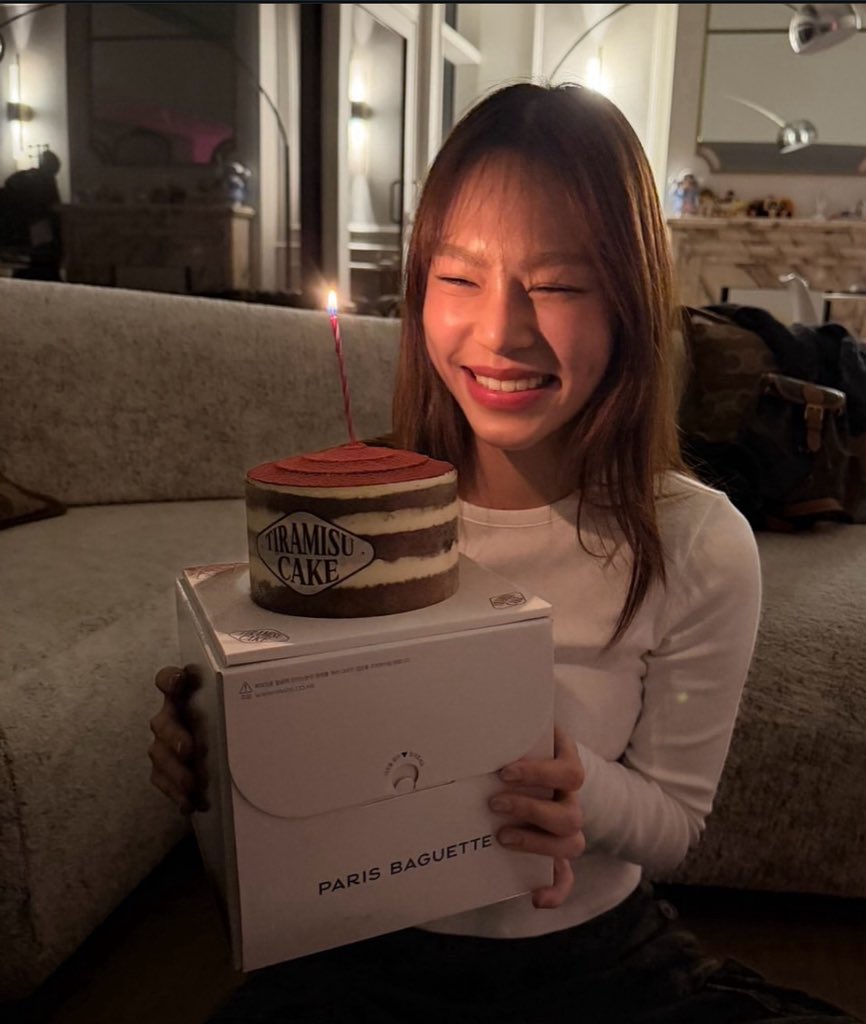 Palisa IG update:

“getting spoiled by lalalalisa_m 🐥☔️”

Belated happy birthday palisa 👯‍♀️

<a href="/wearelloud/">LLOUD</a> #LISA