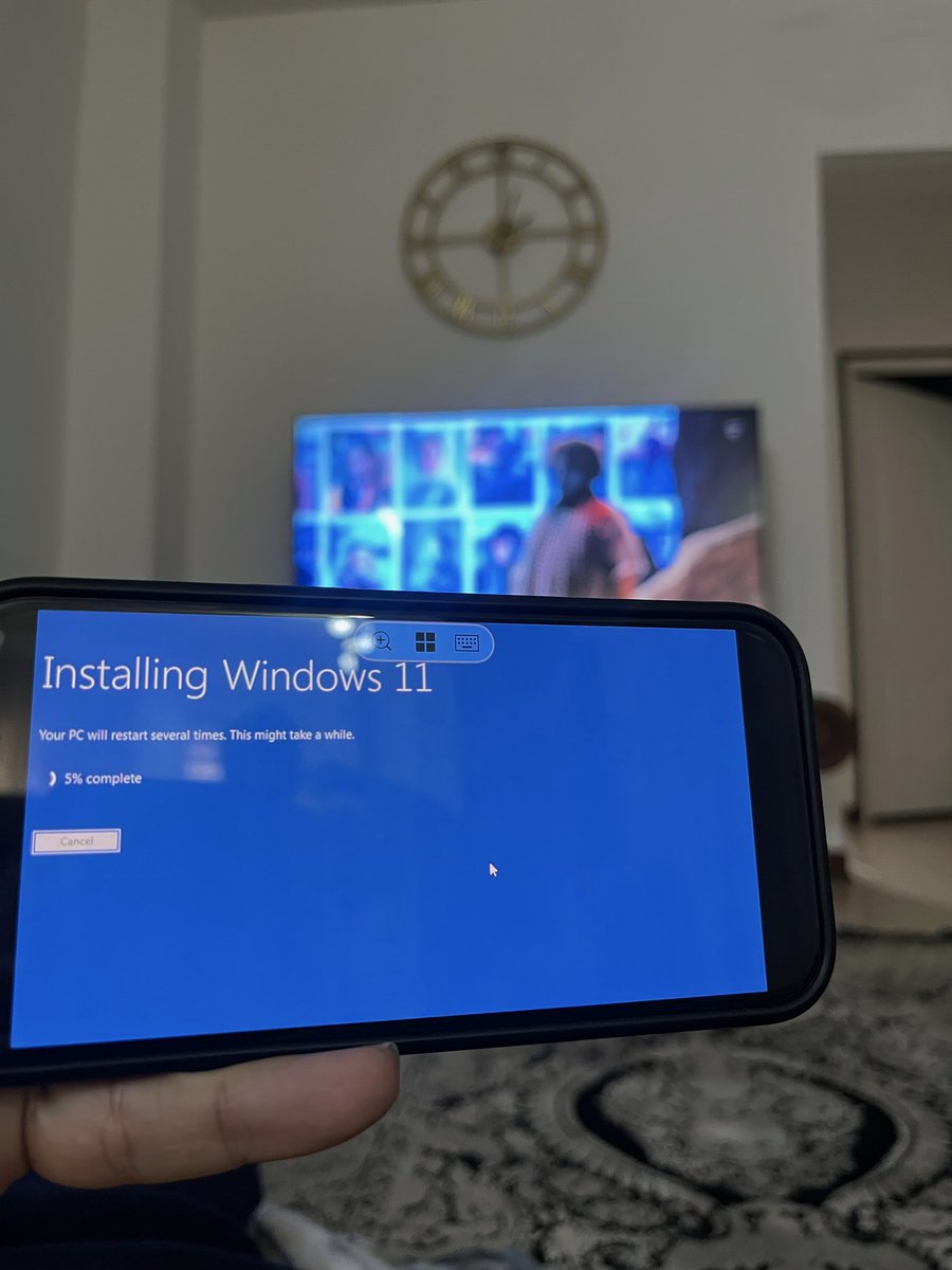 hamid2108's tweet image. نصب ویندوز ۱۱ با ایفون در حال تماشای تلویزیون.

چقدر زندگی راحت شده 😌