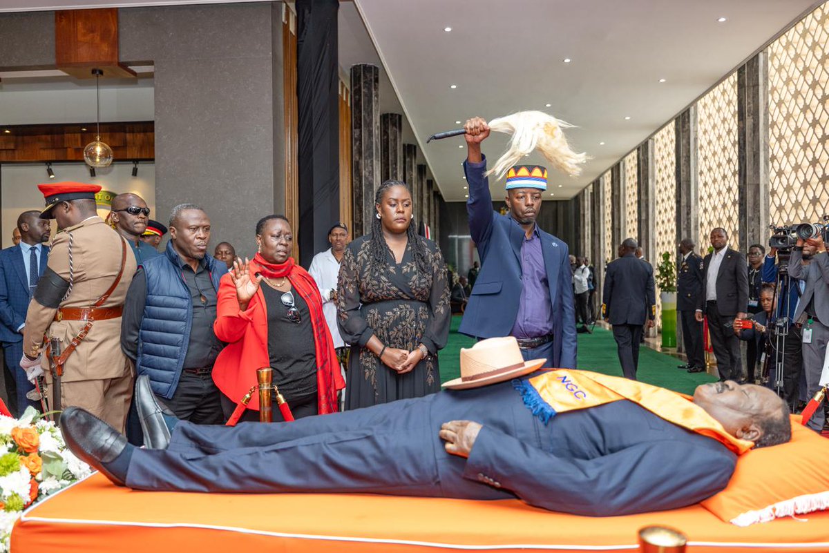 JohnboscoMueti's tweet photo. Kenya is at a crossroads.
Raila’s spirit lives on as the people march from Kasarani to the future he dreamed of.
They want justice, not silence.
They want unity, not privilege.
And above all, they want freedom — both earthly and divine. 🙏🇰🇪

#Raila #RejectCyberCrimeLaw #Uhuru #KikuyuPrivilege #Kasarani #ChristPreparedness #Githinji #KenyaMourns #peoplepower