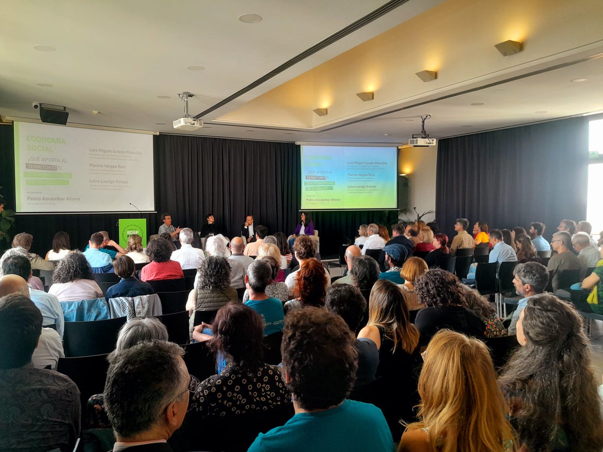 agrestascoop's tweet photo. ¿Qué aporta el cooperativismo al territorio? 
👉Mesa A del 𝗘𝗖𝗢𝗢𝗣𝗙𝗢𝗥𝗢 𝗔𝗚𝗥𝗘𝗦𝗧𝗔'𝟮𝟱 con referentes en #EconomíaSocial
#EF25AGRESTA 

Luis Miguel Jurado (@Coopsdetrabajo)
Marina Vargas (Ecooo)
Leire Luengo (@icacoop)
Modera: Pablo Ascásibar (Agresta) https://t.co/N15R1M08U1