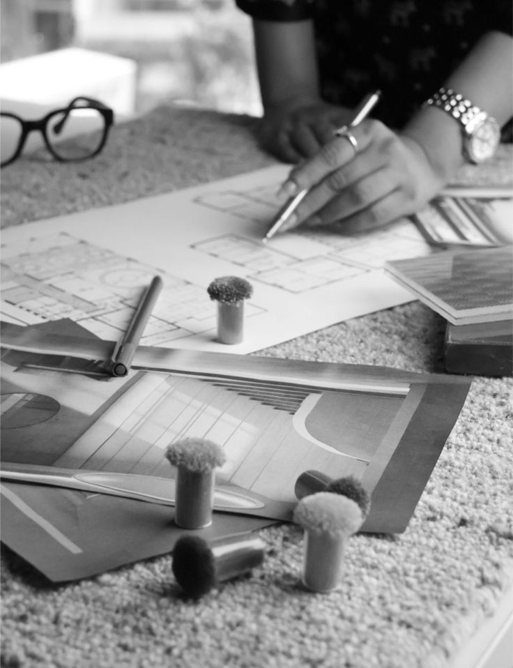 Before colour, before pattern, before design, there is touch. The first gesture of laying a Hands carpet is not mechanical, but deeply human. It’s a ritual of alignment, of respect for material and method. In this simple act, centuries of handmade tradition come alive.