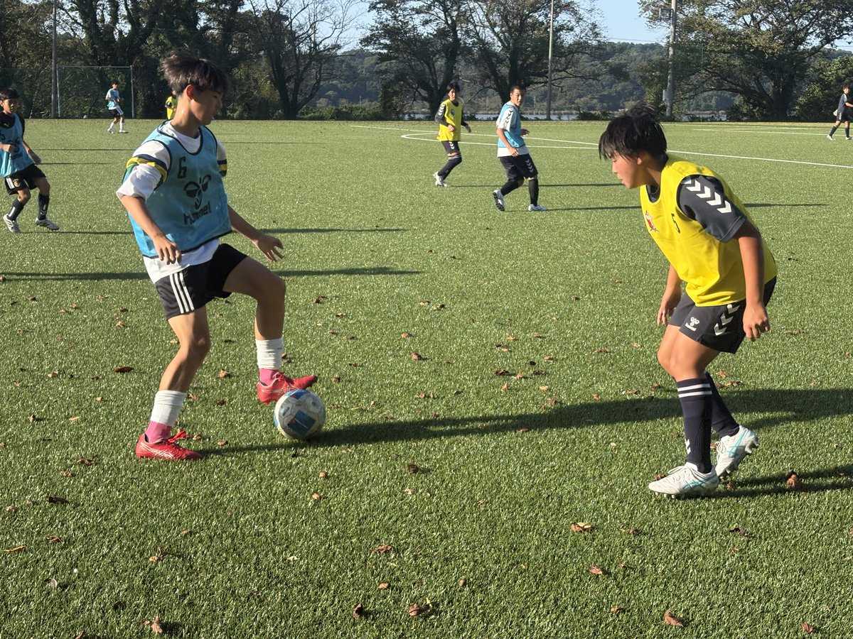 kb708's tweet photo. 今日で後期中間考査も終了し、附属中学組、紅白戦組に分かれ、ゲームで感覚を戻していきました。

選手権まで残り70日余り、どれだけ伸びることが出来るかです。 https://t.co/6SDmmxWhvC