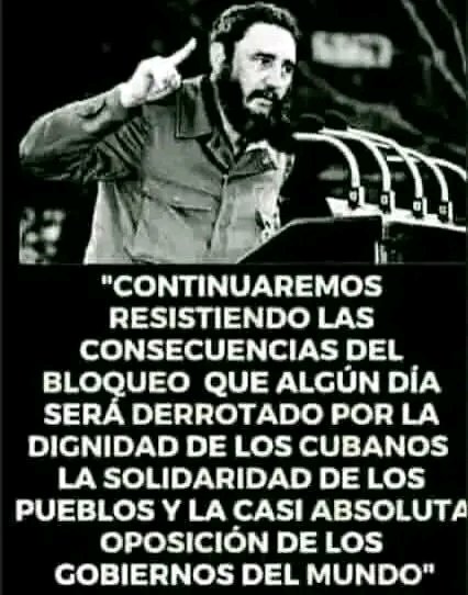 Mariano12650734's tweet image. #Fidel “Nosotros estamos dispuestos a resistir digna y abnegadamente los años que sean necesarios el bloqueo imperialista, si otros traicionan, #Cuba sabrá mantenerse como ejemplo de una revolución que no se vende, que no se rinde, que no se pone de rodillas”.