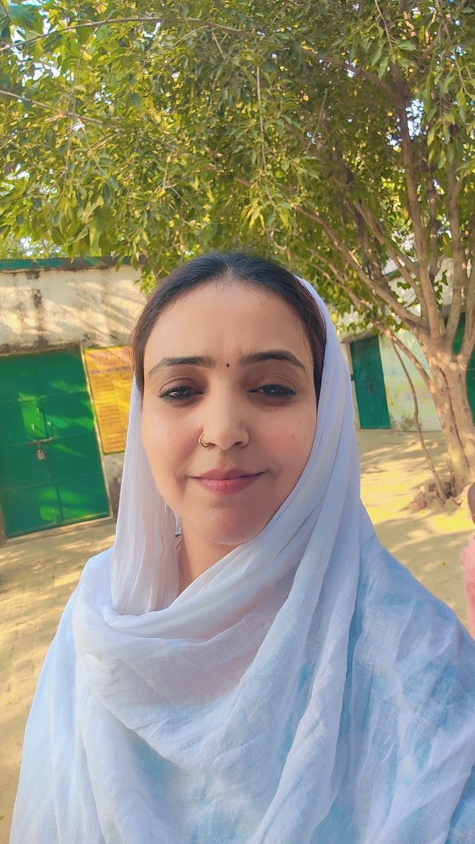 खुश रहने का मतलब ये नहीं है कि सब ठीक है इसका मतलब ये है कि आपने आपके दुखों से ऊपर उठकर जीना सीख लिया है 😊
#viral #bareilly #picoftheday #quoteoftheday #feeling #thoughts #myopinionmatters