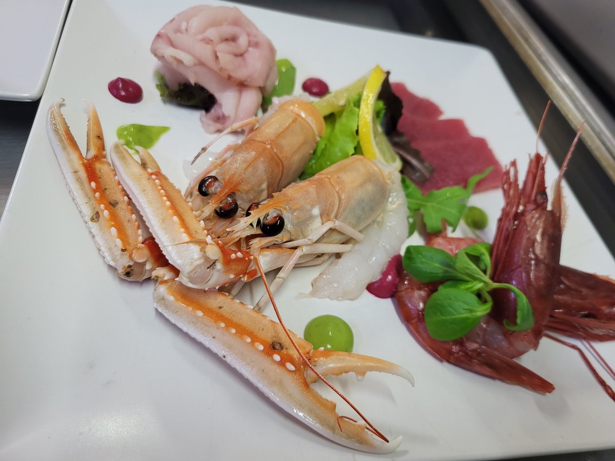 chef_camillo's tweet photo. #cucinasiciliana crudite' di pesce #Mediterraneo https://t.co/JrpeXwxpT7