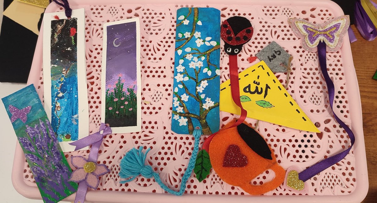 📚 Kitap sevgisini el emeğiyle buluşturan öğrencilerimiz, Ayraç Yapım Atölyesinde kendi tasarımlarını hayata geçirdi.

📍Fatma Yıldız Hanım Yurdu

#GSBYurtları