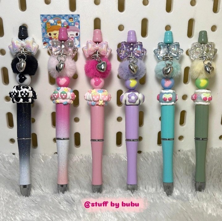 _sukaawan's tweet photo. @aetherityy aku jual DIY Pulpen Fancy nih kak harga 27k udah inc adm bisa via oren yhaa🙌🏻💖 https://t.co/CQVVHKjm9j