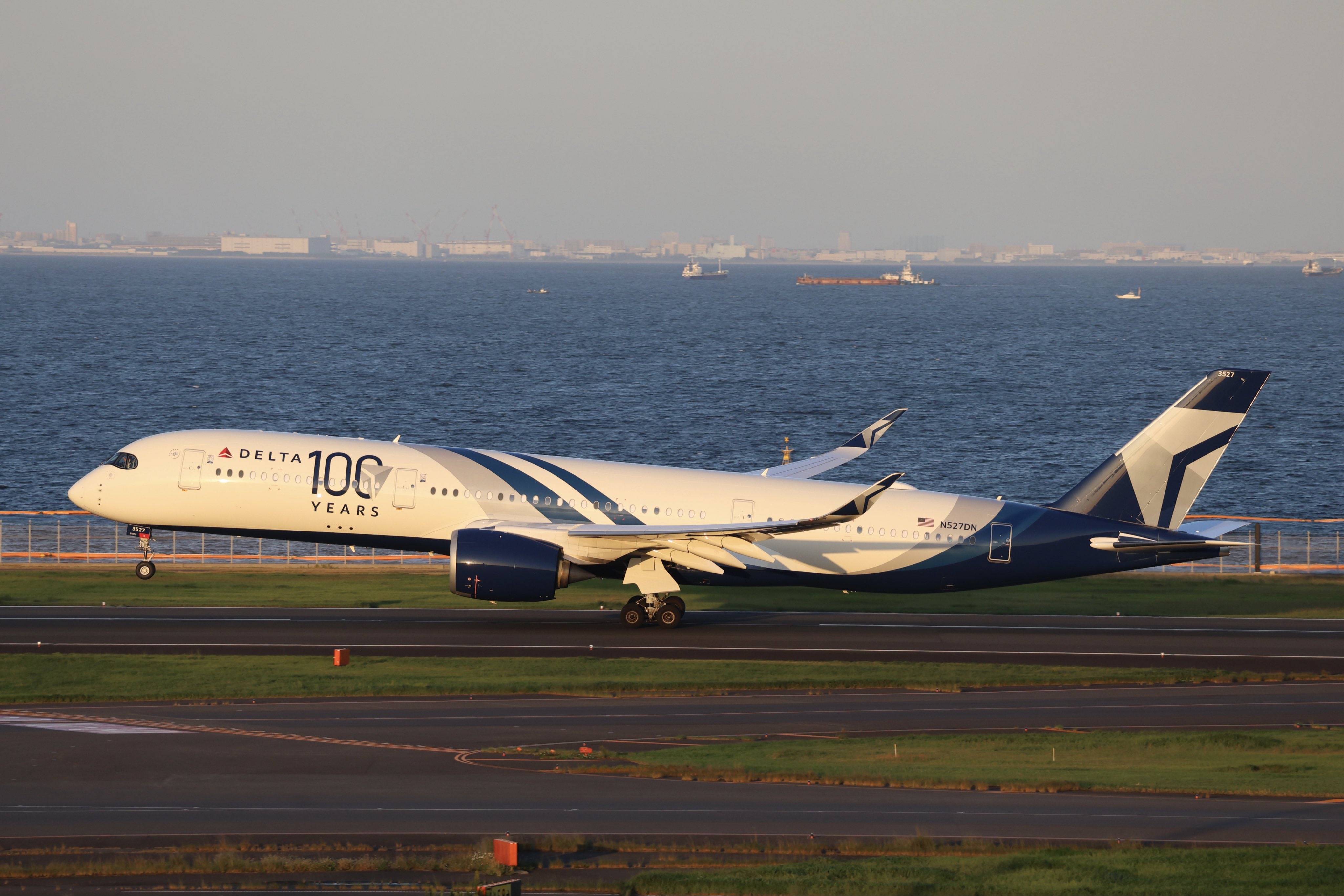Delta A350-900 N527DN 100th ゆうちゃん Delta A350-900 N527DN 100th