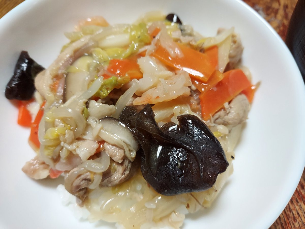HABUnoShiro's tweet photo. 今日の夕飯は白菜が安かったから中華丼にしてワカメと卵の中華スープといただきもののししとうの焼き浸しにしました😋(料理投稿久々)(需要あんのか) https://t.co/GK1DlxeBtG