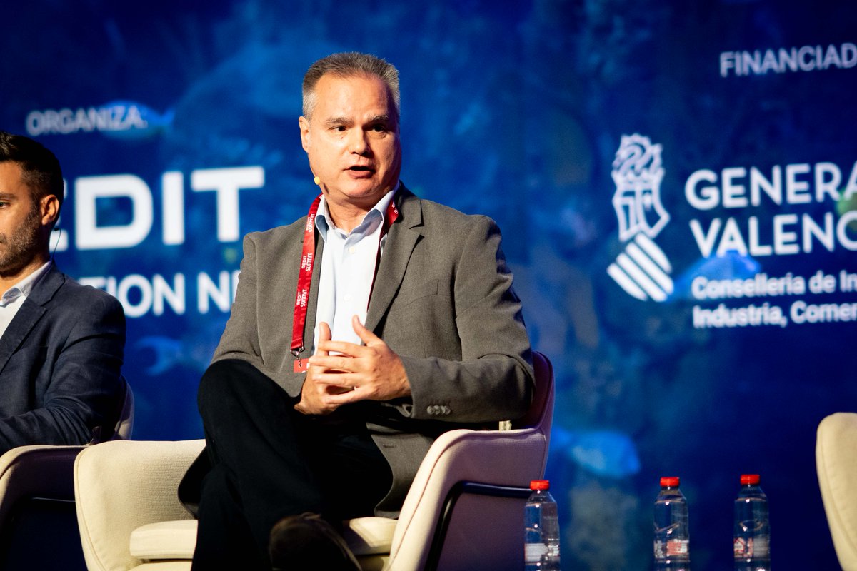 aimplas's tweet photo. Ayer, 16 de octubre, tuvo lugar el #REDITSummit 2025 de @Redit_es.

Como representante de AIMPLAS participó José Campo García, responsable de Calidad de @Plásticos Ferrando, que habló del proyecto #AGROVAL, financiado por el @CDTI_innovacion y los #FondosFEDER. https://t.co/jmt0K1i8LX