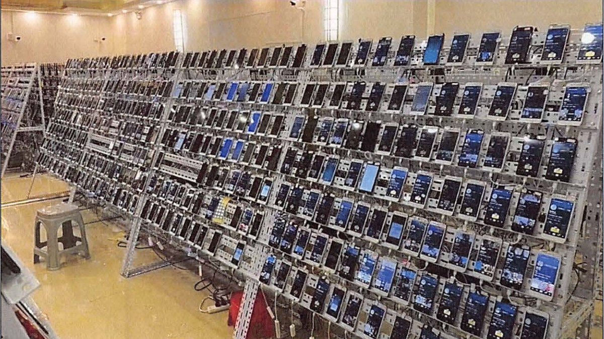 MarioNawfal's tweet image. 🇰🇭🇺🇸 $15 BILLION BLOODBATH: U.S. SEIZES CRYPTO FROM CAMBODIAN SLAVE SCAM

The biggest crypto bust in American history didn’t come from hackers or dark-web wizards - it came from traffickers with Wi-Fi.

U.S. prosecutors just seized $15 billion tied to a “pig-butchering” scam run…