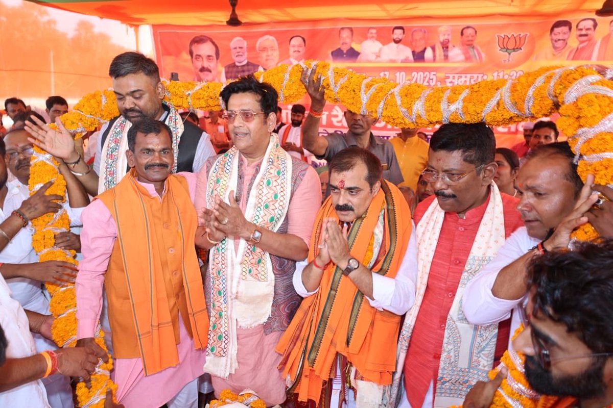ravikishann's tweet image. आज महंत विश्वेश्वर दास महाविद्यालय, रामपुरा सिंहवाड़ा में आयोजित जनसभा में उपस्थित होकर एनडीए गठबंधन के भाजपा उम्मीदवार श्री @JIBESHKUMARBIH  जी के समर्थन में नामांकन के अवसर पर आयोजित जनसभा को संबोधित किया ।

कार्यक्रम में क्षेत्र के युवाओं, मातृशक्ति और कार्यकर्ताओं की बड़ी…
