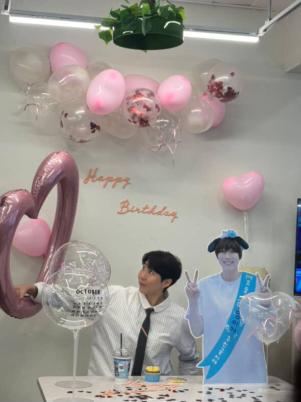 soyounn9's tweet photo. 소영선수님~~~
생일 너무너무 축하해용🎉 태어나주셔서 감사해요🤍 선수님은 제 삶의 원동력이고
제가 열심히 사는 이유입니다!!
울 선수님 항상 행복하시길~!
그리고 오늘은 생일이었으니 평소보다 32배 더 행복했고 행복하기를!💗🎂
#이소영이_끌리는_이유 
#오늘은_소영이가_주인공이야 
#이소영 https://t.co/eoxf9p9raf