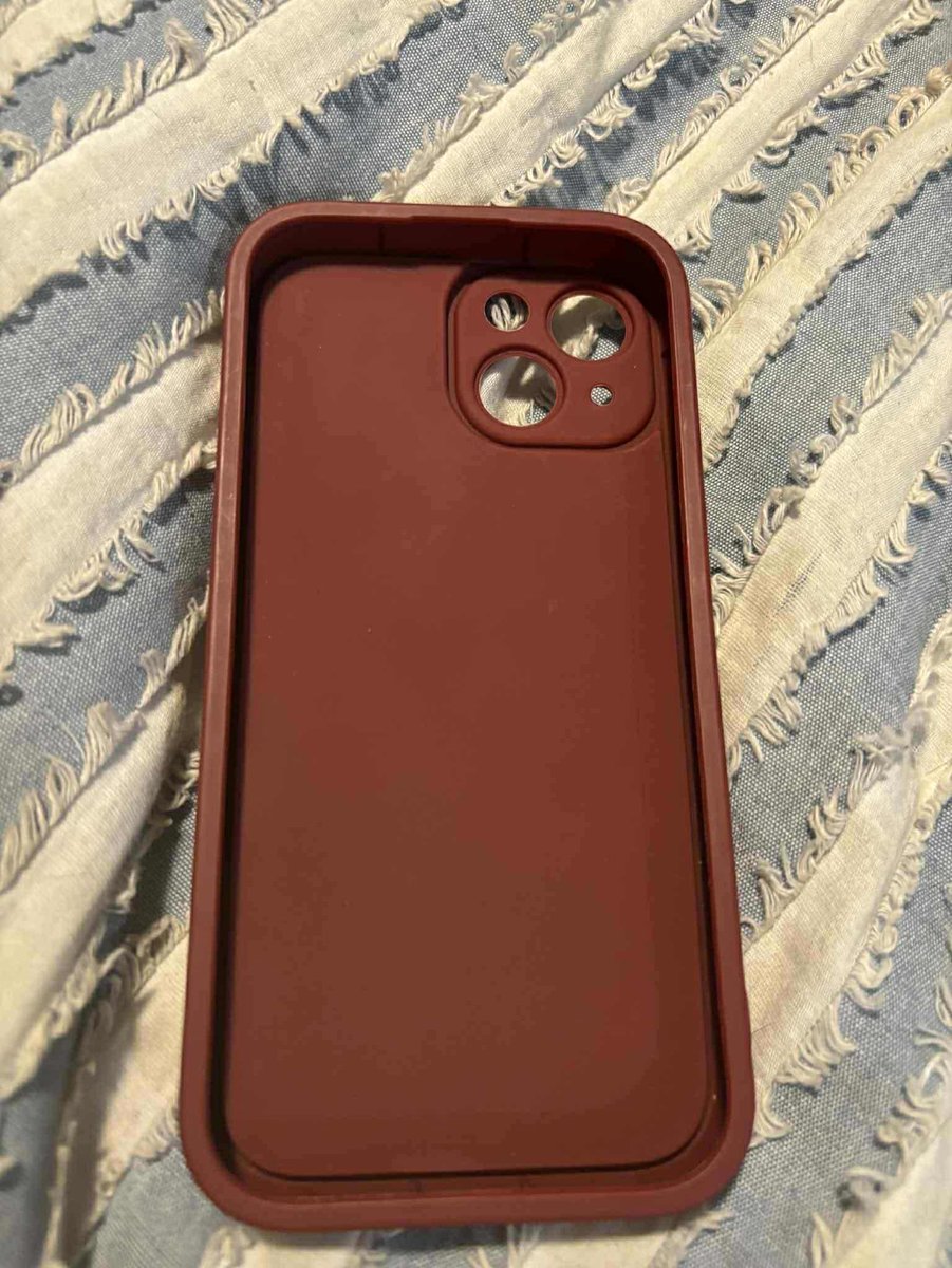 luisascarps15's tweet photo. #happyfridaymorning brand new iPhone 📱 case in 2025 https://t.co/Wn70MdacIH