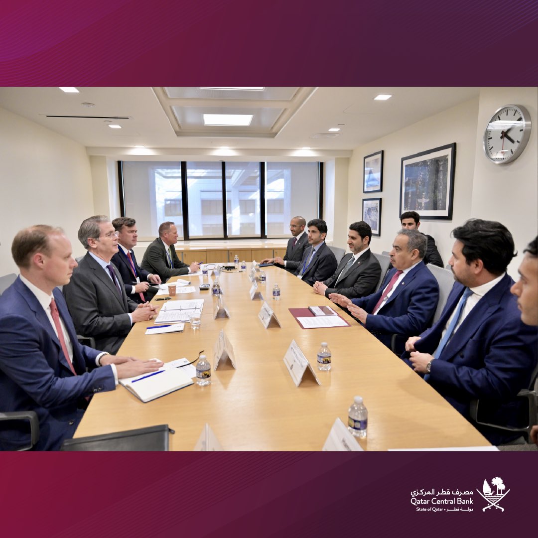 وفد دولة قطر المشارك باجتماعات صندوق النقد والبنك الدوليين يجتمع مع وزير الخزانة الأمريكي

اجتمع سعادة الشيخ بندر بن محمد بن سعود آل ثاني محافظ مصرف قطر المركزي، وسعادة السيد علي بن أحمد الكواري وزير المالية، مع سعادة السيد سكوت بسنت وزير الخزانة في الولايات المتحدة الأمريكية،