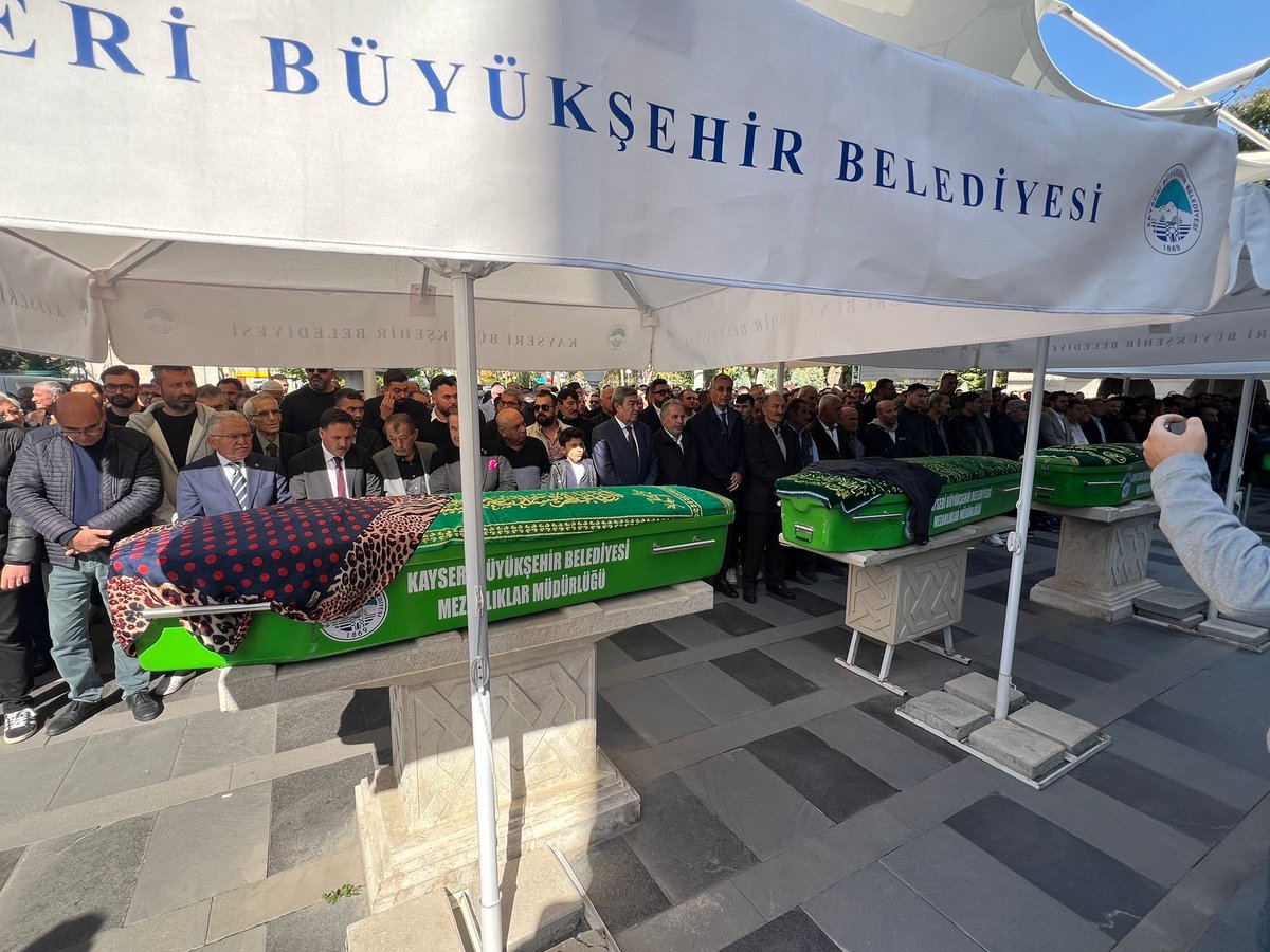 Şehrimizin önde gelen iş insanlarından, hemşehrimiz Sn. Memici Kızılkaya’nın kıymetli eşi Zekiye Kızılkaya’nın cenazesine katıldık. 

Merhumeye Allah’tan rahmet, ailesine sabır ve baş sağlığı dileriz.