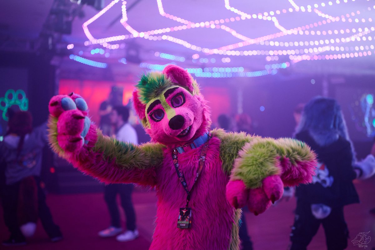 Happy #FursuitFriday
You are ready for the spooktober? 🧟‍♂️

📸 <a href="/HiryuTheDragon/">Hiryū</a> 🐉