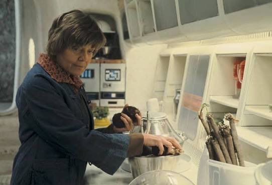 girldrawsghosts's tweet image. I love that every character in Star Wars is dressed in robes and tunics except for aunt beru who is dressed like she is force sensitive to newport 100s
