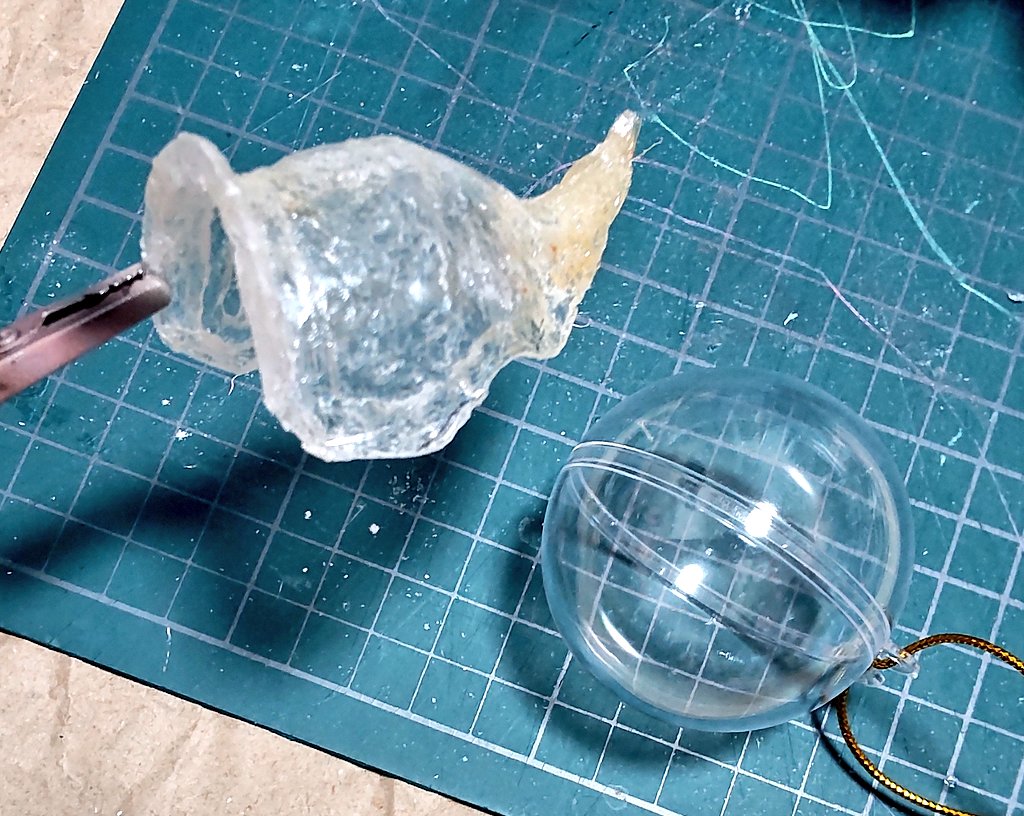 謎の透明カプセルから肩アーマーを作る
#こういう力任せな作業が大好き