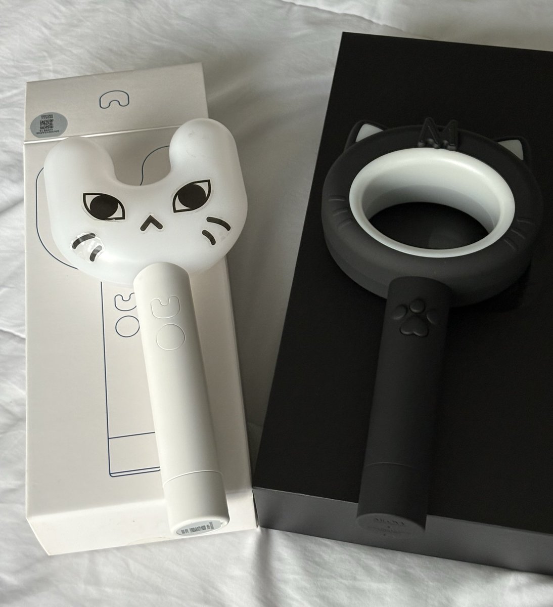 hkjjnike's tweet image. My black and white squad 🐈‍⬛🐰