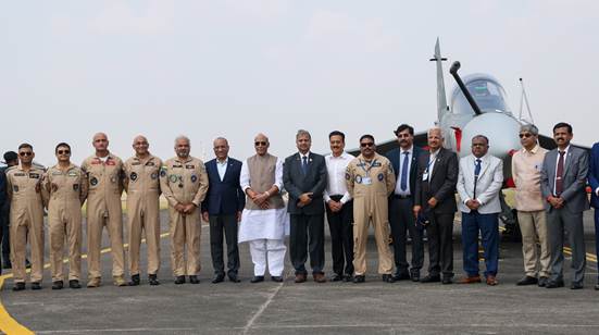 ReviewVayu's tweet image. Just in 👍👍
India's Defence Minister inaugurates 3rd Production Line of LCA Mk.1A & 2nd Production Line of HTT-40 at HAL Nashik
Flags-off first LCA Mk1A produced at the facility
HAL has operationalised the third LCA Mk1A production line in a record time of two years, fully…