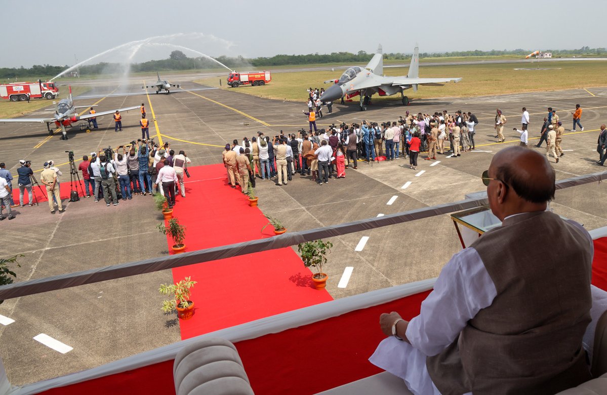 ReviewVayu's tweet image. Just in 👍👍
India's Defence Minister inaugurates 3rd Production Line of LCA Mk.1A & 2nd Production Line of HTT-40 at HAL Nashik
Flags-off first LCA Mk1A produced at the facility
HAL has operationalised the third LCA Mk1A production line in a record time of two years, fully…