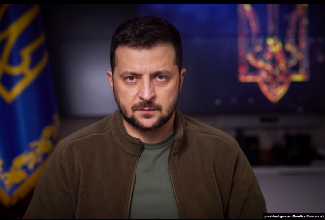 Ce soir, à Washington, le président Zelensky s’apprête à affronter une épreuve difficile face à un mur d’autosuffisance, d’ignorance et de cynisme.

Après avoir suscité tant d’espoir chez les Ukrainiens, Trump a de nouveau (rechuté) parlé à Poutine.

Le mafieux du Kremlin sait