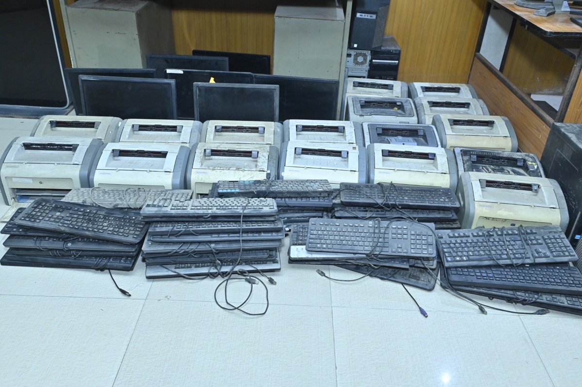 This Diwali, CGST Faridabad is celebrating cleanliness and sustainability by disposing E-waste under #SpecialCampaign5.

♻️ 57 🖥️ 

♻️ 30 CPUs

♻️ 24 🖨️ 

♻️ 20 ⌨️ 

♻️ 10 🖱️ 

&amp; more are being responsibly disposed of as per E-waste Rules, 2022 reclaiming valuable office space.