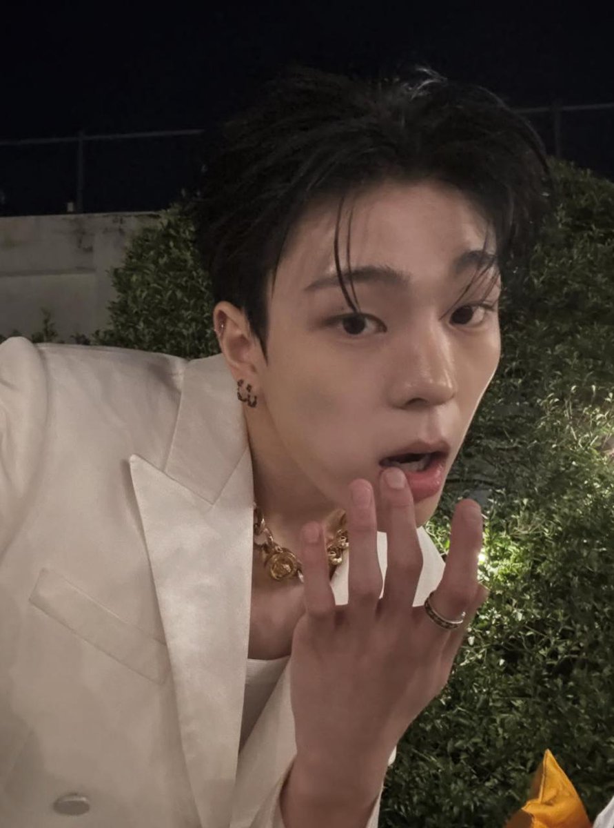 keonholeowonmin's tweet image. having kids doesn't sound so bad if i make the kids with him