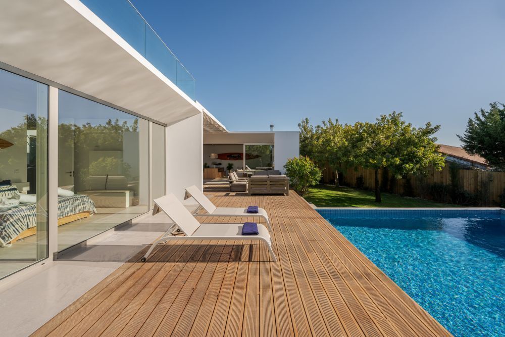 Abode2 (@abodetwo) on Twitter photo US investors are snapping up Europe’s luxury homes — Portugal alone saw an 82% surge in Q2 2025. Lisbon, Algarve & Porto are the hotspots, driven by security, lifestyle & smart tax perks.
#LuxuryRealEstate #USInvestors #Portugal #GlobalInvesting #PropertyBoom #PrimeProperty US investors are snapping up Europe’s luxury homes — Portugal alone saw an 82% surge in Q2 2025. Lisbon, Algarve & Porto are the hotspots, driven by security, lifestyle & smart tax perks.
#LuxuryRealEstate #USInvestors #Portugal #GlobalInvesting #PropertyBoom #PrimeProperty