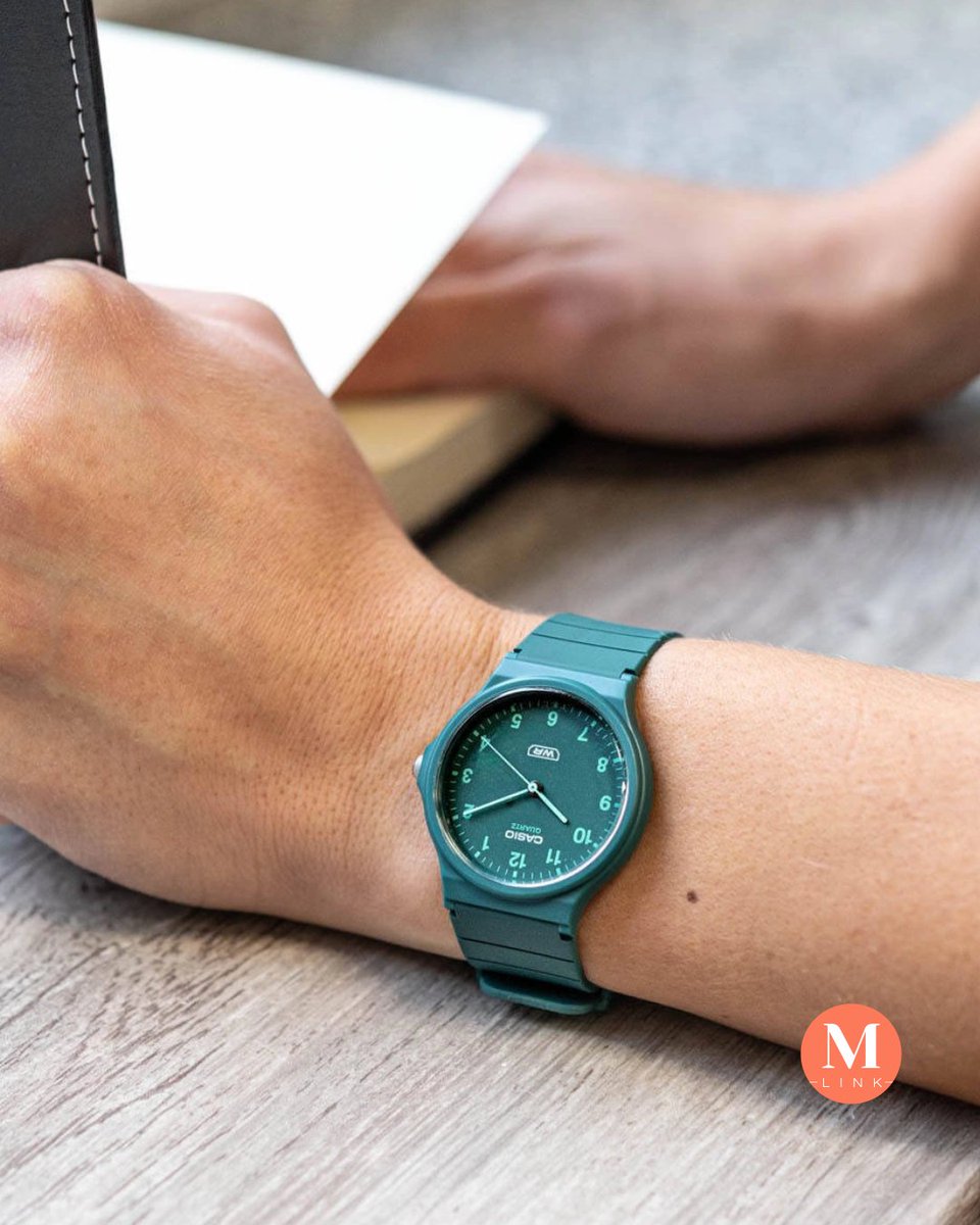 marcolinolink's tweet image. Este verde musgo é uma das cores desta estação. Com um design minimalista, leve e prático, é perfeito para quem procura um relógio fiável para o dia a dia, sem excessos.

#casio #marcolinolink #relogiosperfeitos