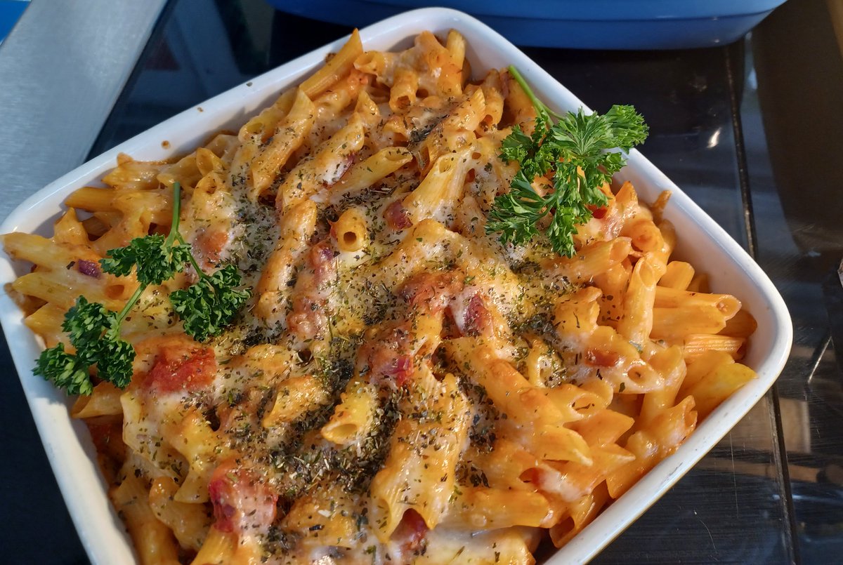 ✨ 17 October is Pasta Day 🍅  

Our school menu is packed with mouth-watering pasta dishes that are sure to make your taste buds dance. 

 We'd love to know your favourites 😋

For more about us 👇
orlo.uk/vhrED 
#PastaDay #SchoolMeals #YummyInMyTummy
