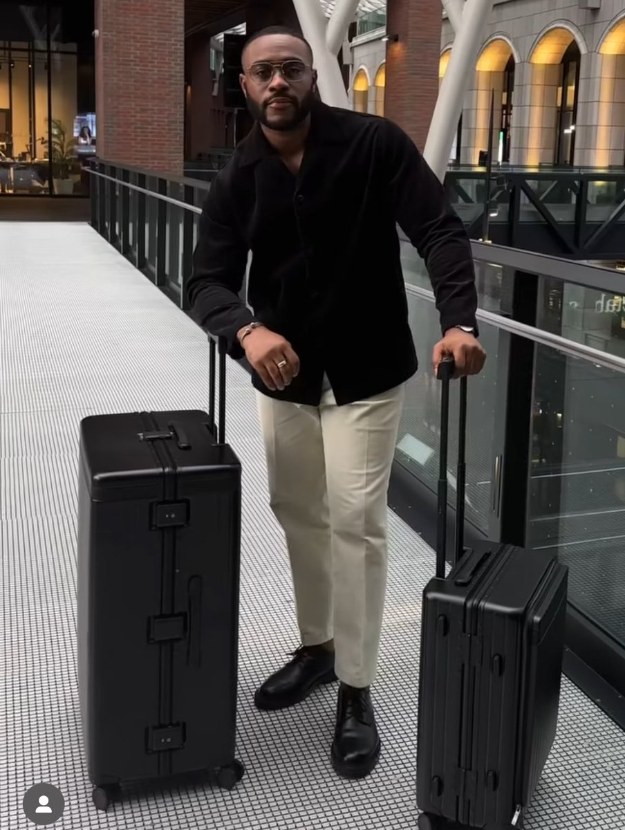 zattiezat's tweet photo. From totes to crossbodies, Kola adds Class to every kind of bag and is ready to bring your bag collection to life ๐ธ
Bag brands, your next campaign star might just be @kolapo__o
@ZashaduBags @winston_leather @detailafrica #BagGoals #AfricanFashion #CollabOpportunity #KolaOmotoso