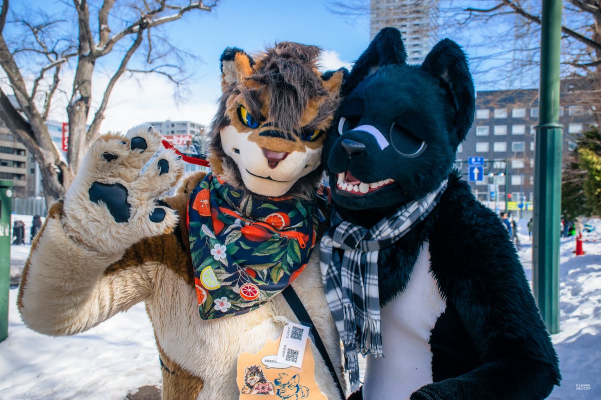 チャーリーとイェーイー✨

📸 <a href="/kannuk_helicop/">努克／Kannuk🎸⏩️Infurnity2025</a> 

#FursuitFriday 
#犬工房