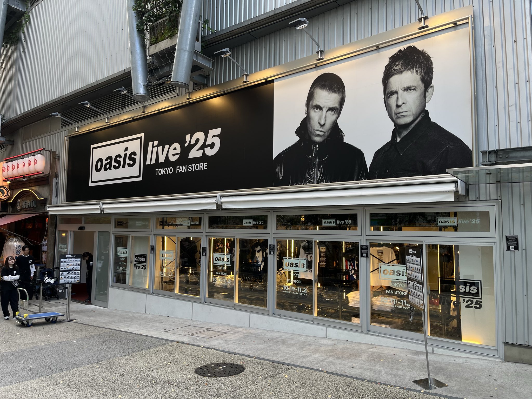 oasis ポスター 3種類セット Fan Store Tokyo oasis ポスター 3種類セット Fan Store Tokyo - メルカリ