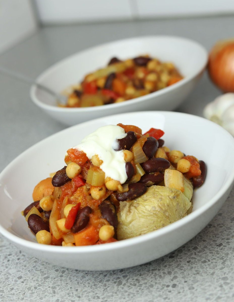 Certainly time to warm up!
Chili con carne is a family favourite...we have a meat free version here that we really enjoy!

seasonedpioneers.com/recipes/veggie… 
#chiliconcarne #seasonedpioneers #autumnrecipes #veggie