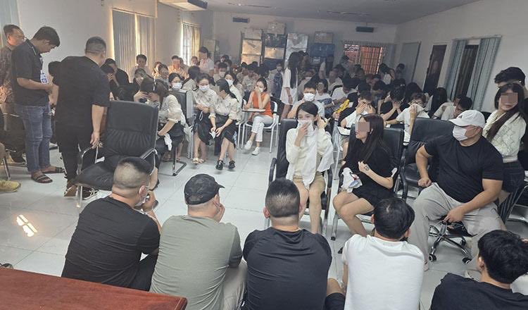 Phnom Penh police arrested 257 people in a major anti-drug raid at the “Diamond Sky” building Wednesday night after a month of surveillance.

Among those detained: 62 Cambodians and 195 Chinese and Vietnamese nationals. About 5 kg of narcotics were seized.

Authorities say users