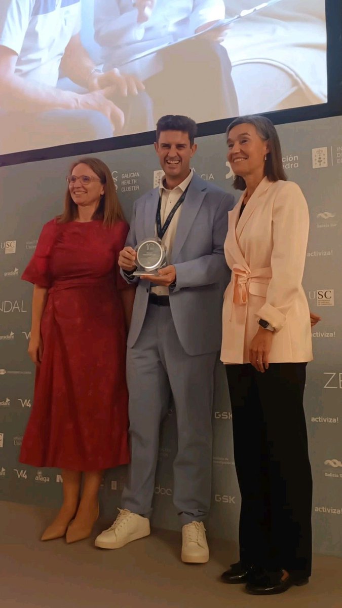 Gradiant's tweet photo. 💊 En #RIES25 compartimos cómo aplicamos #IA y tecnología para mejorar la atención sanitaria junto a nuestra spinoff #Kiur 💙 Un evento inspirador… ¡y con premio! 🏆 Kiur recibió el Premio Innovación CSG del @ClusterSaude 👏
#ehealth #xunta #ignicia @axenciaGAIN @galiciacrece https://t.co/ToJViY00j9