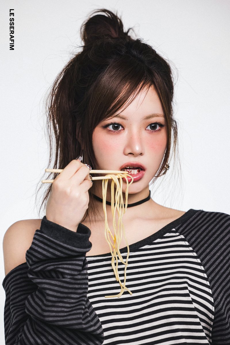 LE SSERAFIM ルセラ spaghetti セブンイレブン ウンチェ LE SSERAFIM SPAGHETTI KAKAOTALK OLIVE YOUNG M2 7ELEVEN POB EVENT