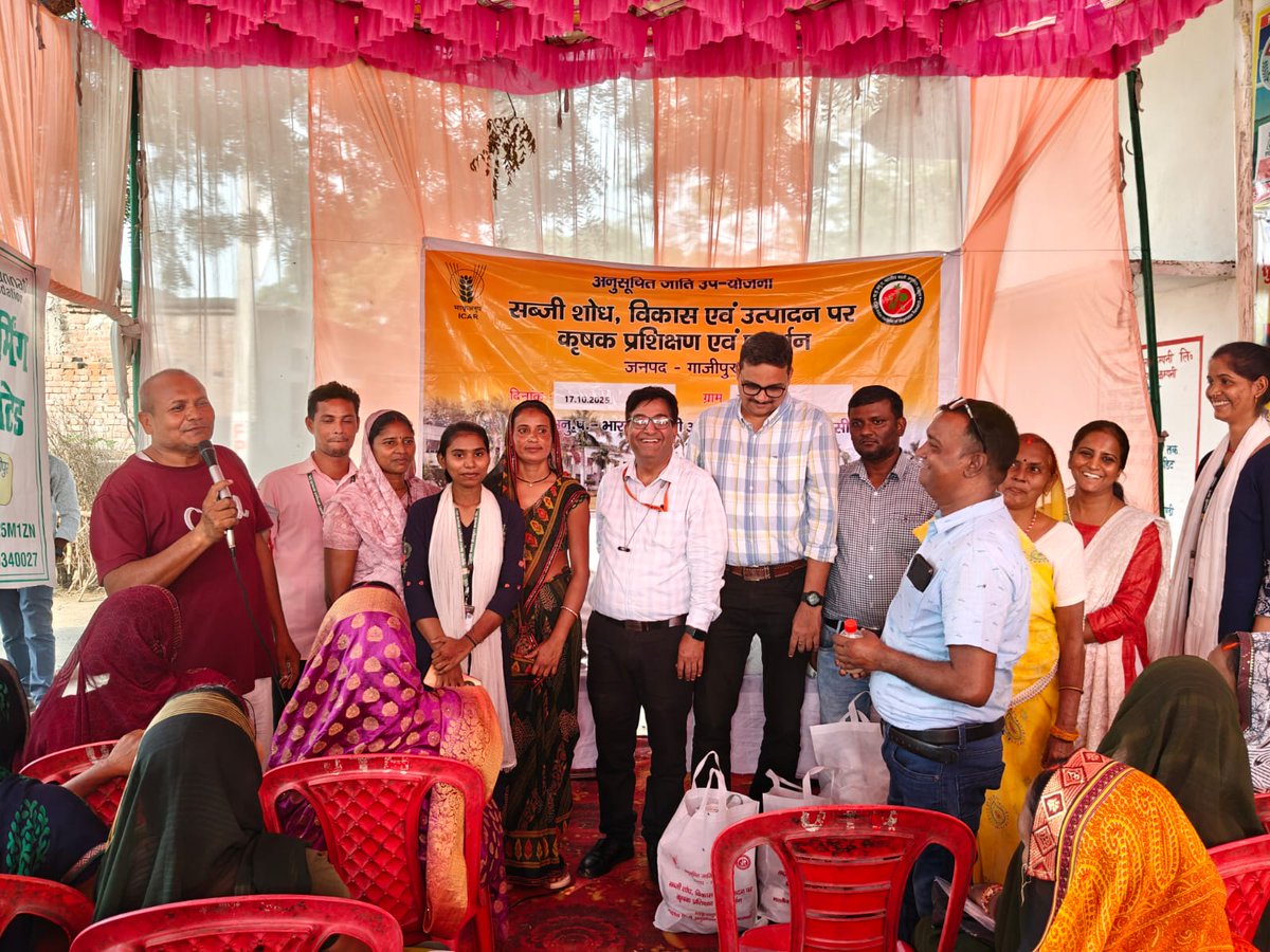 🌿 सब्जी खेती: किसानों का एटीएम 💰
ICAR-IIVR, वाराणसी द्वारा सुसुंडी (गाज़ीपुर) में 135 किसानों को सब्जी बीज किट व जैविक खेती प्रशिक्षण प्रदान किया गया।
महिला किसानों की सक्रिय भागीदारी से आत्मनिर्भरता और पोषण सुरक्षा की दिशा में सशक्त कदम।
#ICARIIVR #FPO #Kisan #OrganicFarming