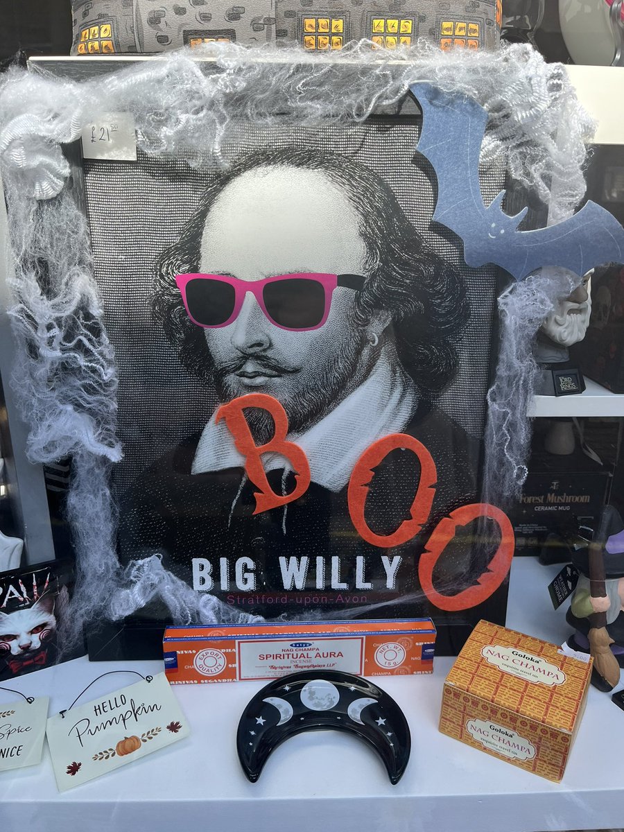 ElysiumFields10's tweet image. Yes for sure . I lived in Stratford on Avon 20 years ago - still a world heritage site  and worth visiting the Shakespeare Properties. 

#BigWilly 
.