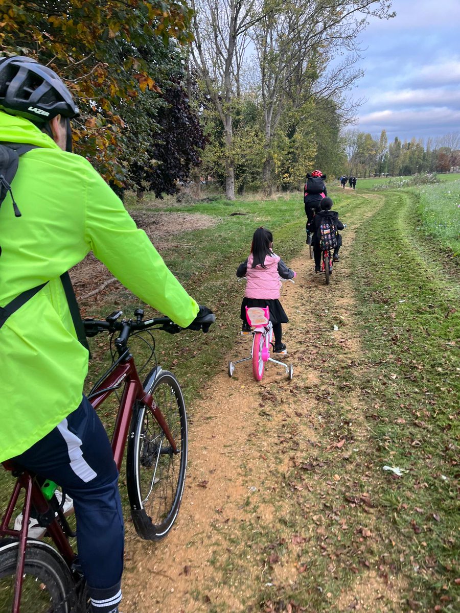 EalingSTARS's tweet image. Thanks for joining the Gifford Bike Bus #GiffordPrimary this morning #CycleToSchoolWeek . A tour of Rectory Park hopefully set these young learners up for a great day at school. @BetterEaling @EalingCyclists @cicom