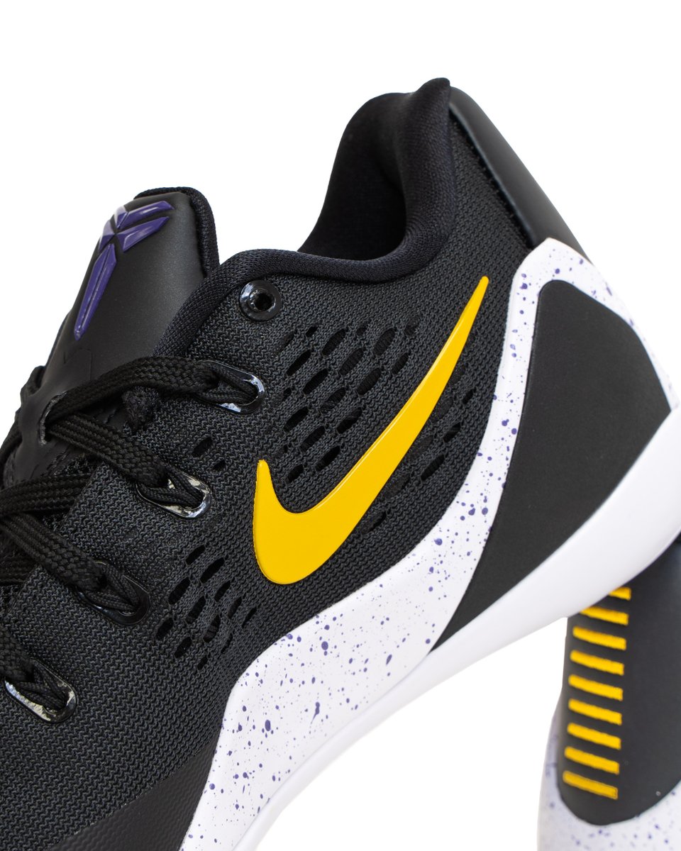 BasketCountry's tweet photo. KOBE IX JUNIOR

Pasa por Basket Country y ojea las nuevas Kobe IX Junior. El legado de la mamba negra está en la nueva propuesta de Nike. ⚫🔥😎

#KobeIX #BasketCountry #Basketball #Nike #NBA #NikeBasketball #NbaShoes #NikeShoes #NikeBasketballShoes #Sneakers https://t.co/9yiNKBhIAs