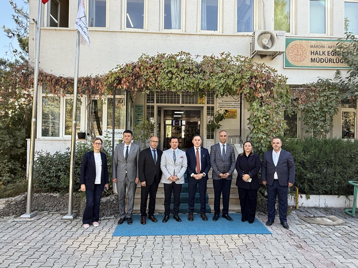 artukluilcemem's tweet photo. İzleme-Değerlendirme Daire Başkanı Sn. Ferhat Davran, Artuklu İlçe Millî Eğitim Müdürümüz Sn. Mehmet Emin Duyan ile birlikte Artuklu Halk Eğitim Merkezini ziyaret ederek gerçekleştirilen çalışmalar hakkında bilgi aldılar. https://t.co/DzTyKGFwlt