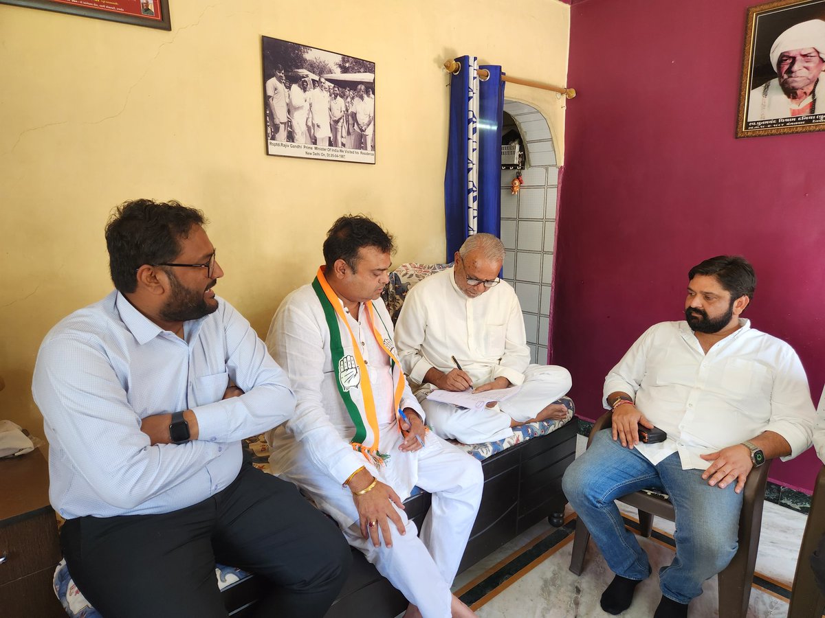 ગાંધીધામ કોંગ્રેસ દ્વારા કોંગ્રેસ પક્ષના વરિષ્ઠ આગેવાનોના નિવાસ સ્થાનો પર જઈ “વોટ ચોર, ગાદી છોડ” સહી ઝૂંબેશ અભિયાન અંતર્ગત હસ્તાક્ષર લેવામાં આવ્યા અને ત્યારબાદ કિડાણા ખાતે આયોજિત “વોટ ચોર, ગાદી છોડ” સહી ઝૂંબેશ કાર્યક્રમમાં ઉપસ્થિત રહ્યા.

જનનાયક અને લોકસભાના નેતા વિપક્ષ શ્રી